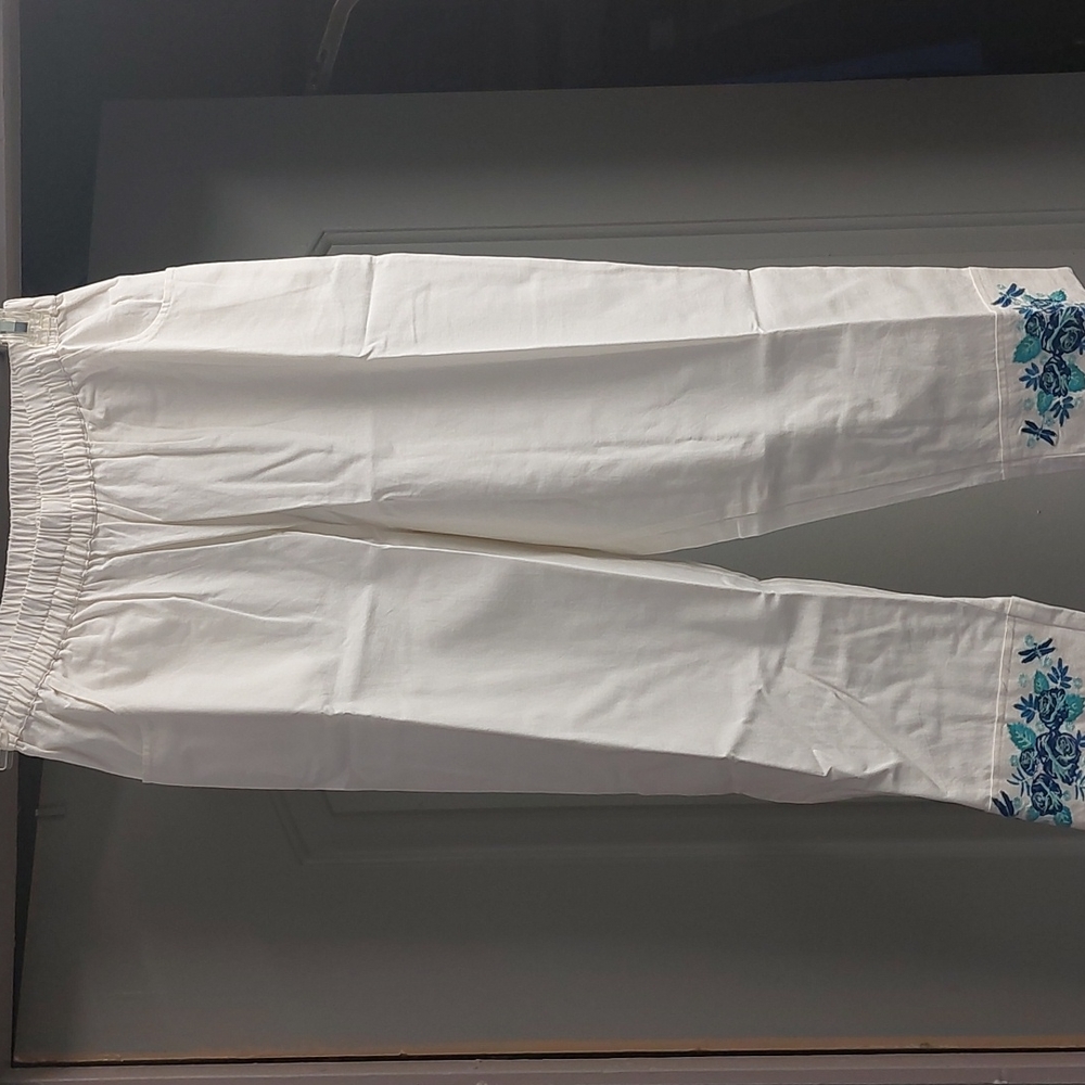 CW Classics White Capris  Sz M lightweight